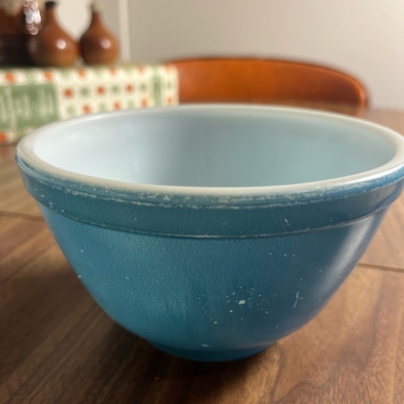 4 VINTAGE PYREX – PRIMARY COLORS MIXING BOWLS – - Picture 10 of 16